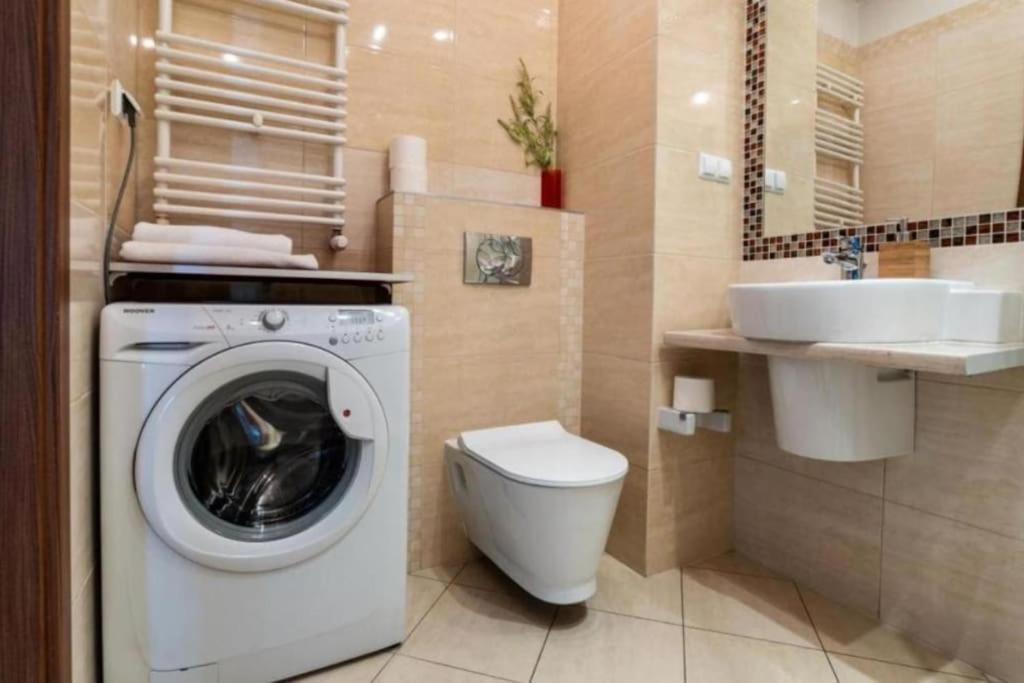 - Great Location - One Bedroom - Platinum Towers Warsaw