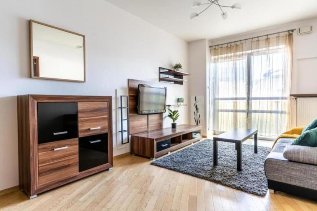 Apartment - Great Location - One Bedroom - Platinum Towers Warsaw